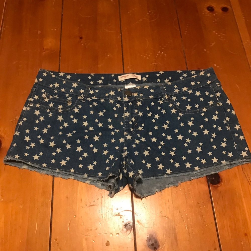 No Boundaries denim jean blue shorts with white stars size 17